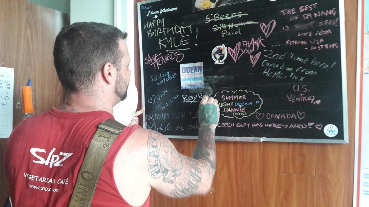 Hi Da Nang Beach Hostel グーハインソン区 エクステリア 写真